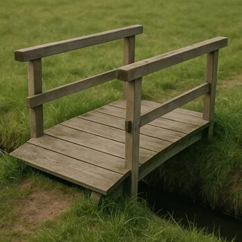 Klein voetbruggetje over smalle sloot